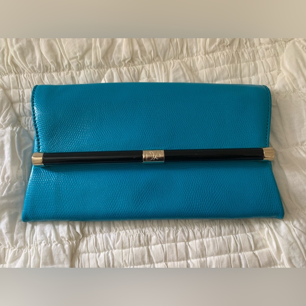 NWOT Diane von Fosterburg turquoise envelope clutch